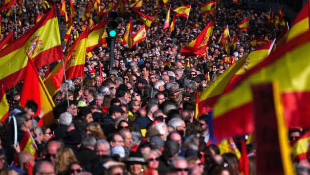 Este domingo a las 12 manifestación masiva frente a todos los Ayuntamientos de España contra la amnistía y el chantaje de Puigdemont. No permitamos que subasten la soberanía. Pásalo.