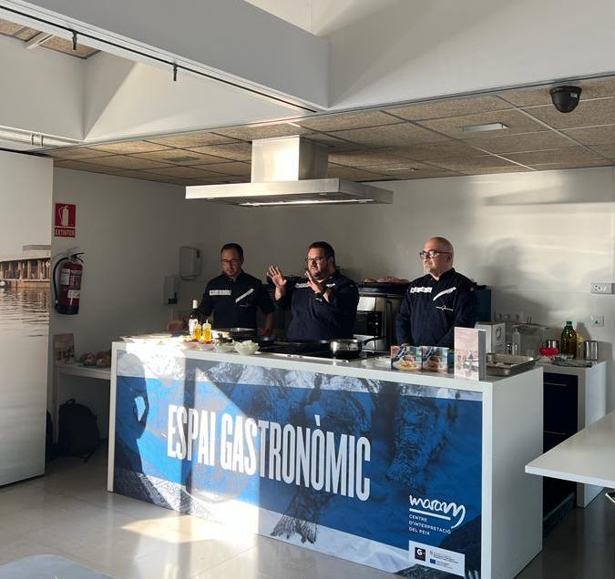 Presentat el llibre ‘Memòries de la tradició pesquera i gastronòmica de la Costa Brava’. Llegiu la notícia sencera aquí: cuinadelempordanet.com/presentat-el-l…

@galpcostabrava

#cuinaempordanet #galpcostabrava #memoriesdelatradiciopesquera