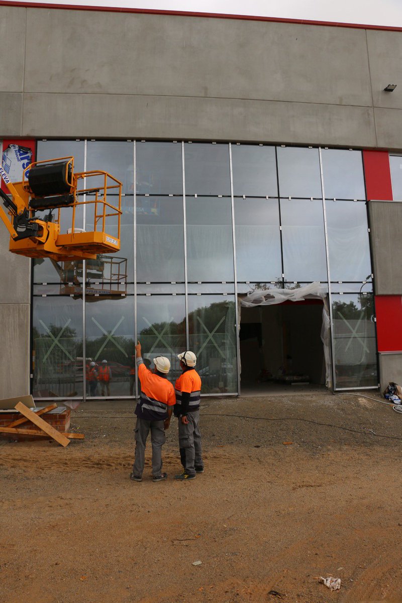 Al mal tiempo ⛈️, buenas obras. 

Pese a las fuertes lluvias ☔ de la semana pasada, seguimos progresando en el edificio de más de 8.000 m2 para APR en 📍 El Prat de Llobregat

+ info 🖥️
onilsa.com/proyectos/f2-a…

#onilsaedifica #onilsa #apr #elpratdellobregat #industrial #logistic