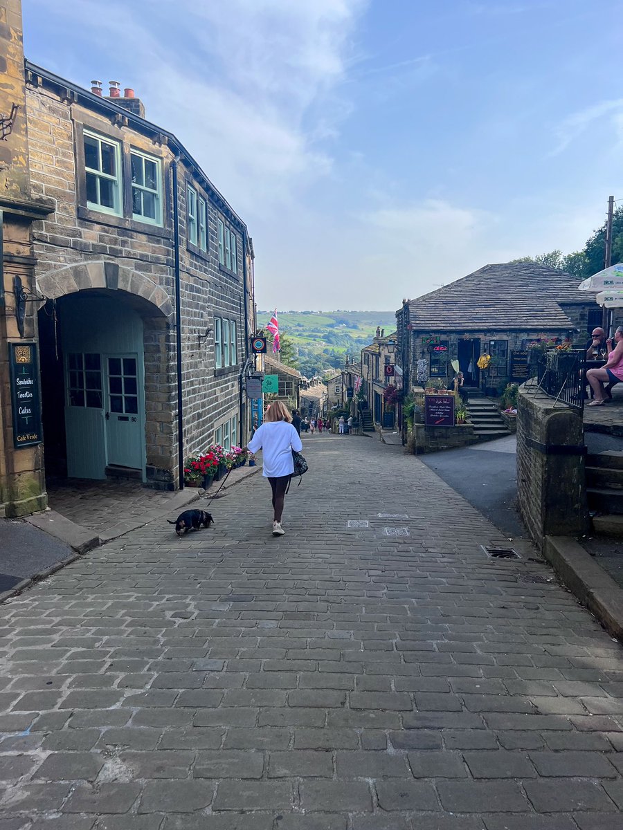 We are in #Bronte country. We went to Haworth yesterday. For anyone loving classic literature, this is the home of the Brontë authors. The room is where the books Jane Eyre and Wuthering heights were written. @BronteParsonage the guides were so friendly,  a lifetime high 🫶🏻🖋️