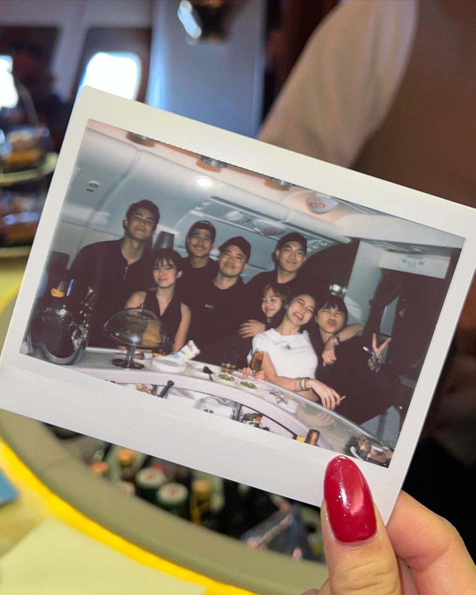 maydonendgame's tweet photo. Maymay with Kim, Donny, Darren and other Kapamilya artists for #ASAPMilan2023! Enjoy there, @maymayentrata07. 💚

#MaymayEntrata https://t.co/DWHJmi31dM