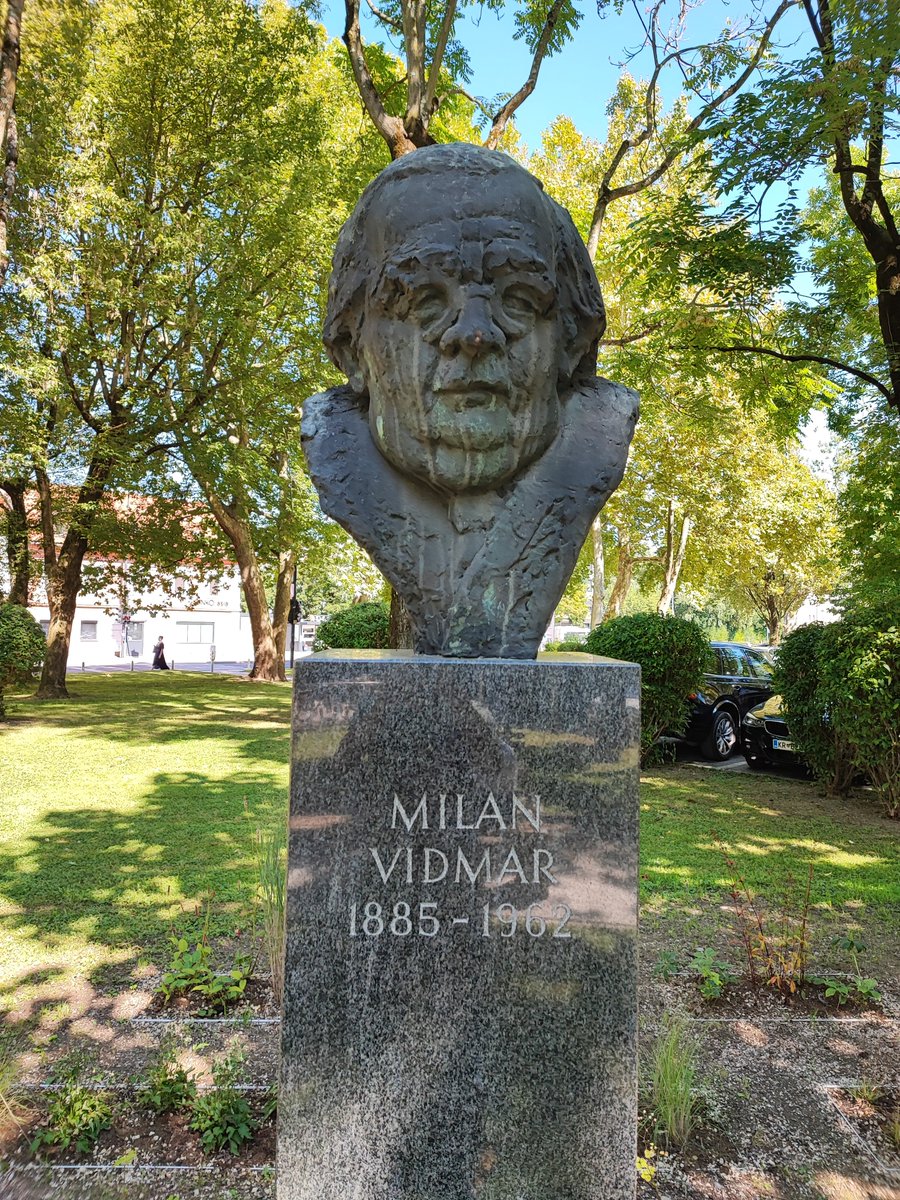 Milan Vidmar: pionirski elektrotehnik, šahovski velemojster in legendarni profesor, ki je je odločilno vplival na razvoj Univerze v zgodnjih letih, spoznal Nikolo Teslo in navduševal z zvitimi šahovskimi potezami.
Portret izjemne osebnosti v <a href="/FrekvencaX/">Frekvenca X</a>:
val202.rtvslo.si/podkast/frekve…