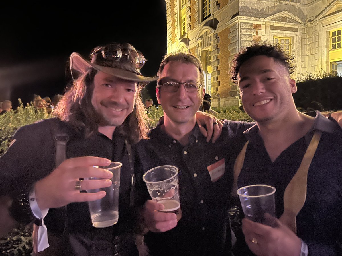 nanimalisimo's tweet image. 🏰 Fun times, fabulous people, fantastic memories #CastleParty2023

1. Walking to the Party Night 1 w @FamilyDogecoin &amp;amp; @Tulipani_nfts 
2. Many laughs w @ViolettaPJones &amp;amp; sharing/celebrsting (@metabrewsociety) Happy Bubbles
3. Hanging with @IvoNupoort &amp;amp; Finally great to meet the…