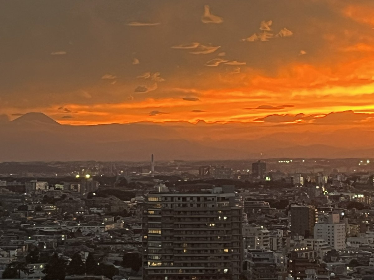 _nahara's tweet photo. 夕日🌇 https://t.co/TqBYblWFFK