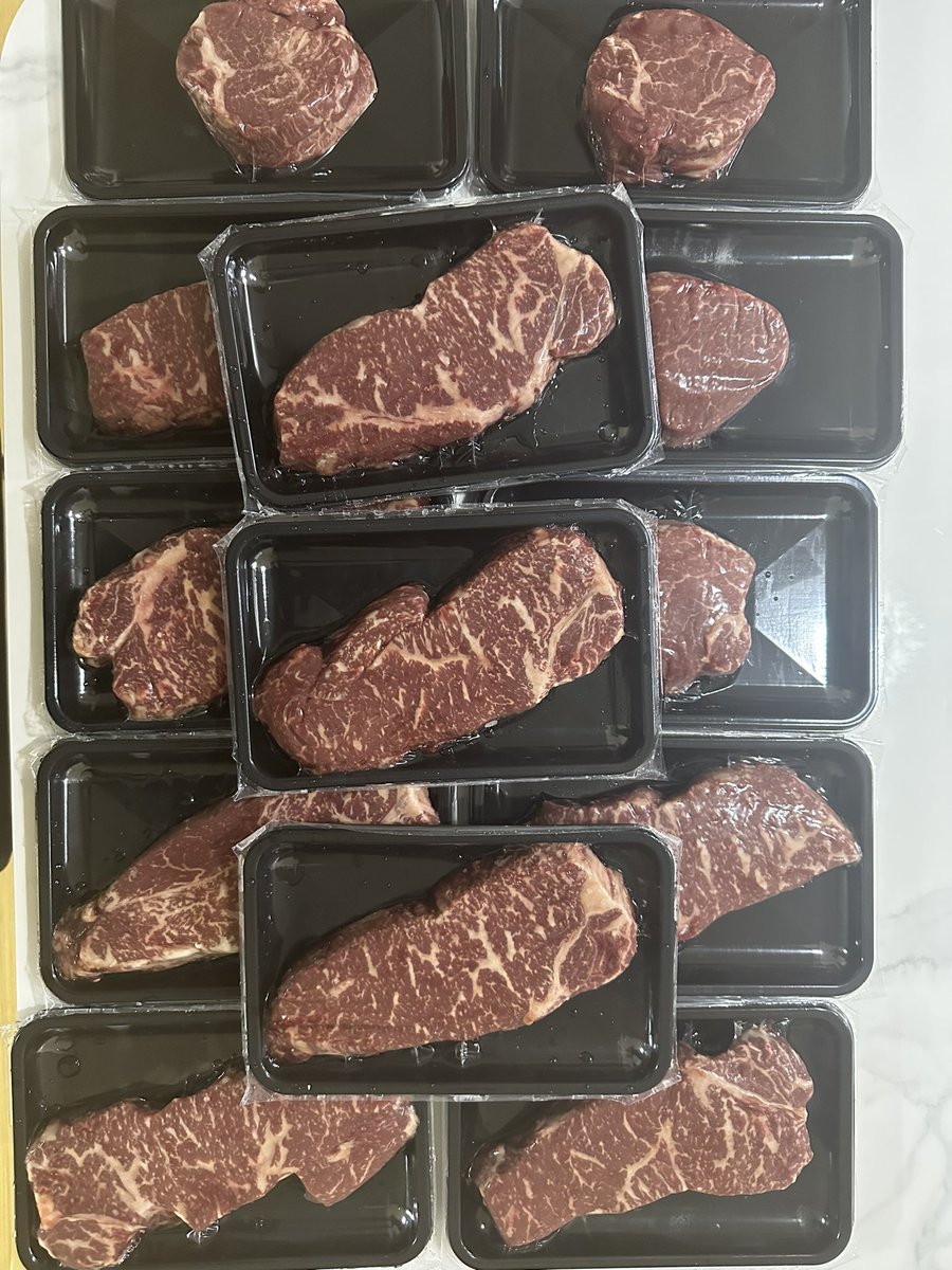 갑자기 울린 핸드폰..택배배송 완료..
뭐지 하고 집에 왔는데..커다란 택배안에는 쿼드해시팀이 보내준 엄청난 양의  소고기! 에코레이드 즐기면서 해을뿐인데 이렇게  멋진 선물을 주셔서 감사합니다. 앞으로도 열심히 참여할께요! @QUADHASH <a href="/iamdoo2/">Duhee Lee</a> <a href="/jpapa91/">Jpapa</a> #raid