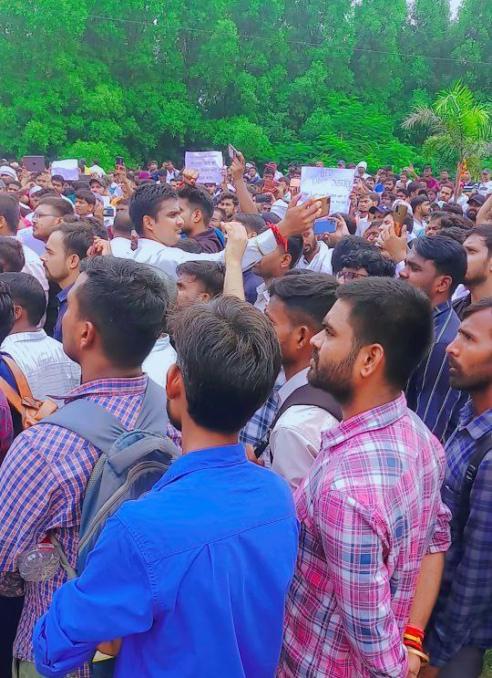 RajivVerma58284's tweet photo. What is the fault of Bed Students who completed Bed degree according to guidelines of NCTE?so we want justice for Bed students.
#बीएड_मांगे_अध्यादेश https://t.co/byHV331iw2