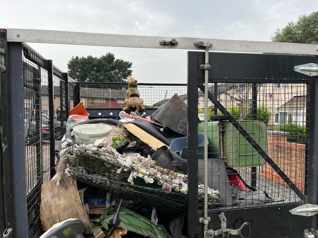 EmmaS_Muir's tweet photo. Big shout out to Bob and @AlanStockton11  for the fastest service ever! Phone call made to MPS at 09.30, fly tipping all cleared by 10.45!!   #responsive #preventingafire @MuirGroupHA @muir_property https://t.co/392zCcBzLa