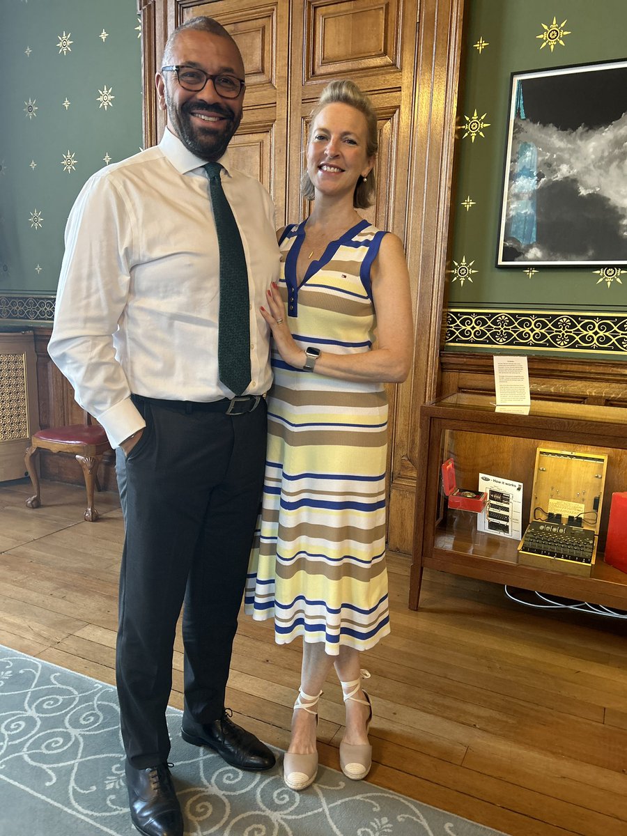 Jst recorded latest ep of #AndThenCameBreastCancer at Foreign Office (our pod with @futuredreamss) 

Hear @SusieCleverly & her husband Foreign Sec  @JamesCleverly talk with total candour abt how her breast cancer diagnosis impacted their partnership 

Series 3 coming soon 🎧