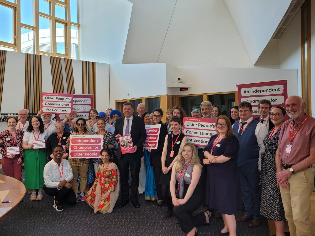 We were concerned to find that in our #BigSurvey that only 8% of over 50s are satisfied politicians treat older people’s issues well. To help strengthen older people's voices, we've been campaigning for a Commissioner for Older People in Scotland. 
➡️ age.scot/commissioner