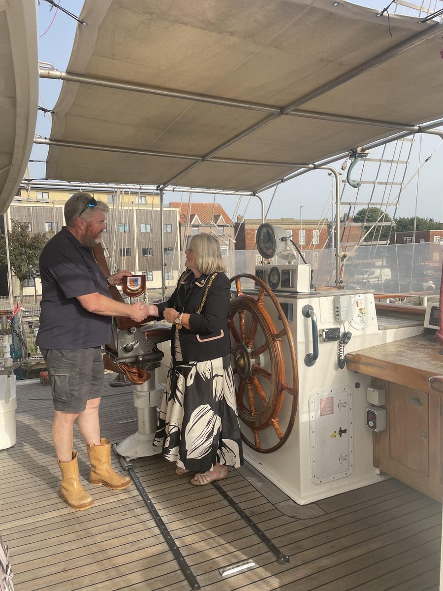 greatyarmouthbc's tweet photo. The @JubileeSailing's magnificent #SVTenacious is moored at South Quay in Great Yarmouth until tomorrow. The captain was kind enough to host Her Worship the Mayor to learn more about the charity's mission onboard! π’π
To find out more, visit https://t.co/3z3jI8v1vC https://t.co/FvEGPsagWP