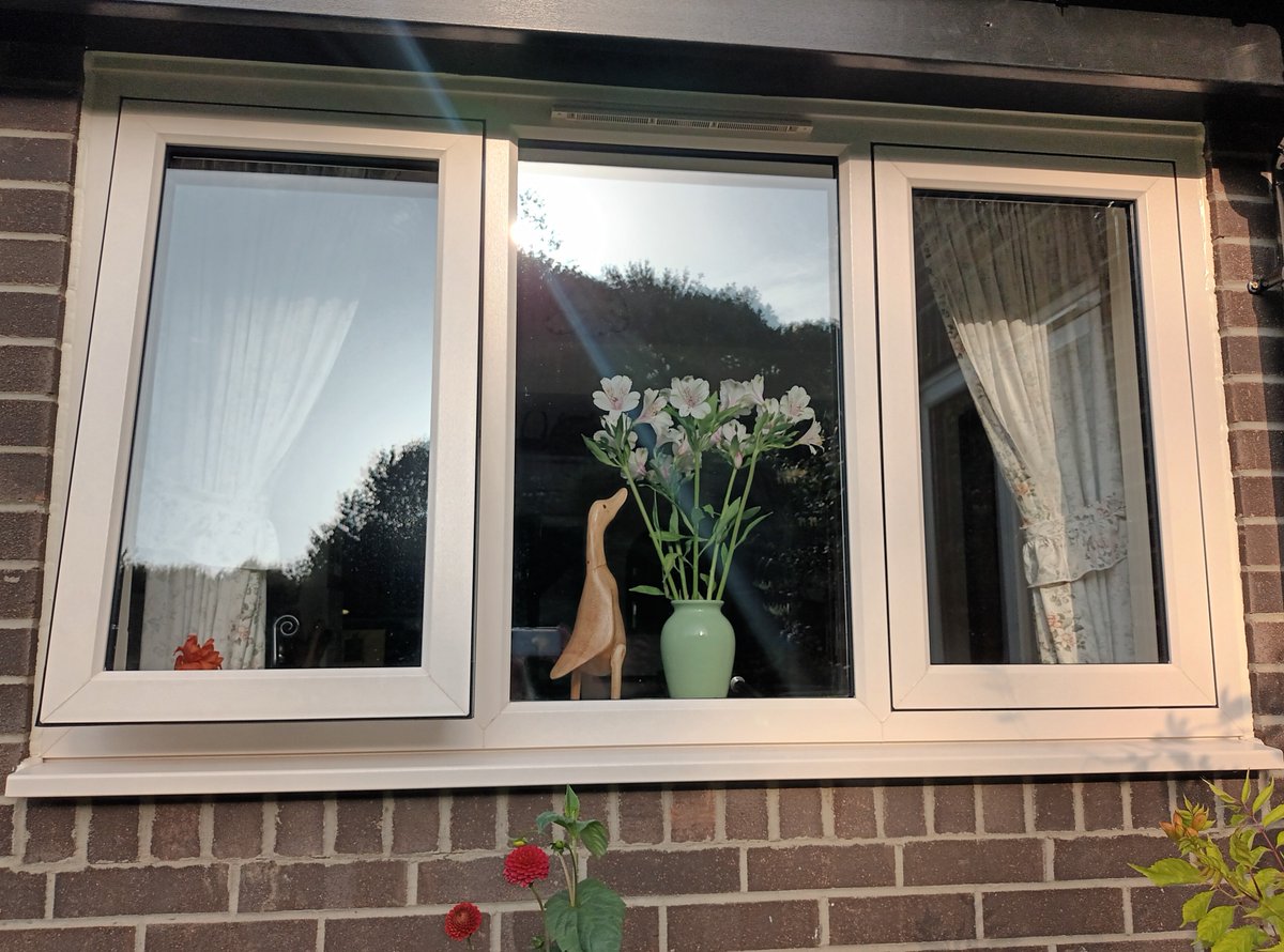 HadrianWindows's tweet image. #rehau Rio Flush Fit PVCu windows and French doors.
All manufactured in our Blaydon factory.  Clotted cream woodgrain inside and outside.