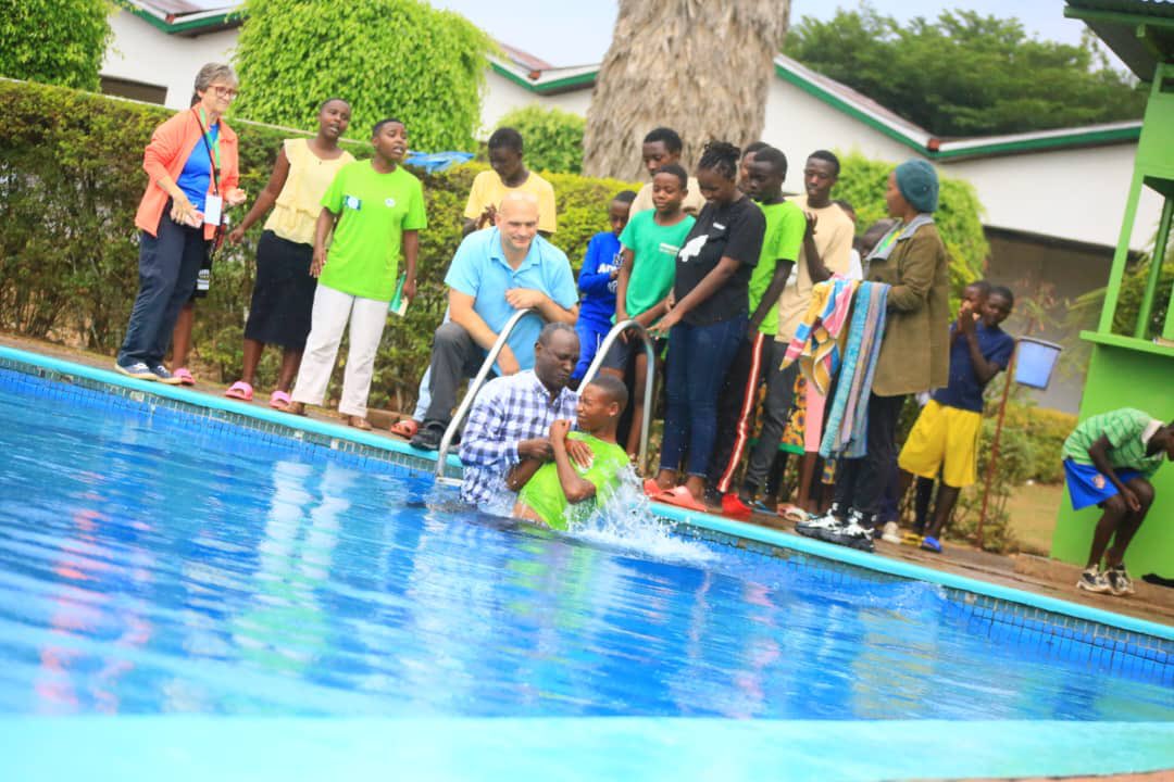 eden73302's tweet photo. 🌊✨ A momentous day at #YouthFocus2023! 🙏💧

Today, we come together to celebrate the spiritual journey of our youth as they embark on a meaningful path with baptism. May their faith and character continue to shine brightly. 🌟#EdensChildCamp #YouthEmpowerment #BaptismDay 🏕️📖 https://t.co/hVDyO3WVGr