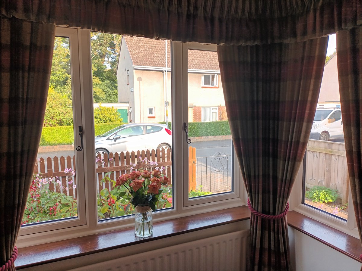 HadrianWindows's tweet image. #rehau Rio Flush Fit PVCu windows and French doors.
All manufactured in our Blaydon factory.  Clotted cream woodgrain inside and outside.