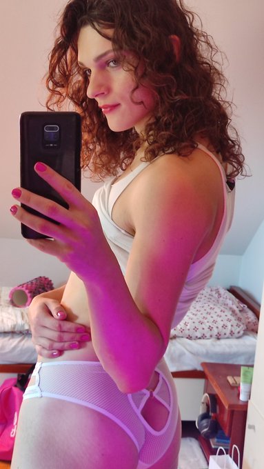 Hey i'm waiting for you 😘 https://t.co/l8KNrYtEBT https://t.co/39rQ7Fu5dw