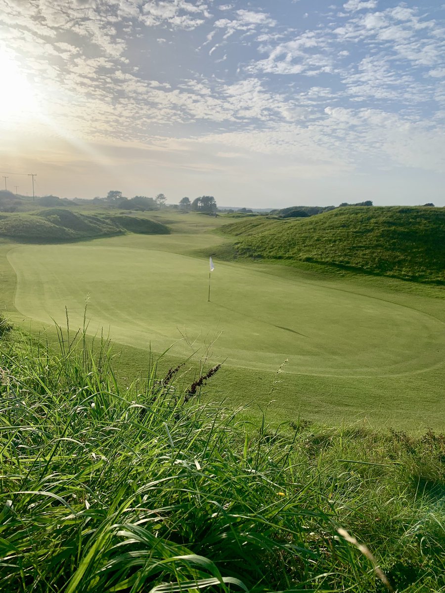 Ashburnham🏴󠁧󠁢󠁷󠁬󠁳󠁿 - Hole 14 📍
Best green site award goes to this par 5. The drive doesn’t need to be long, the 2nd shot isn’t the most exacting on the face of it, but it’s the approach into this amphitheatre green site that will make or break you score on this hole… <a href="/AshburnhamGolf/">Ashburnham Golf</a>