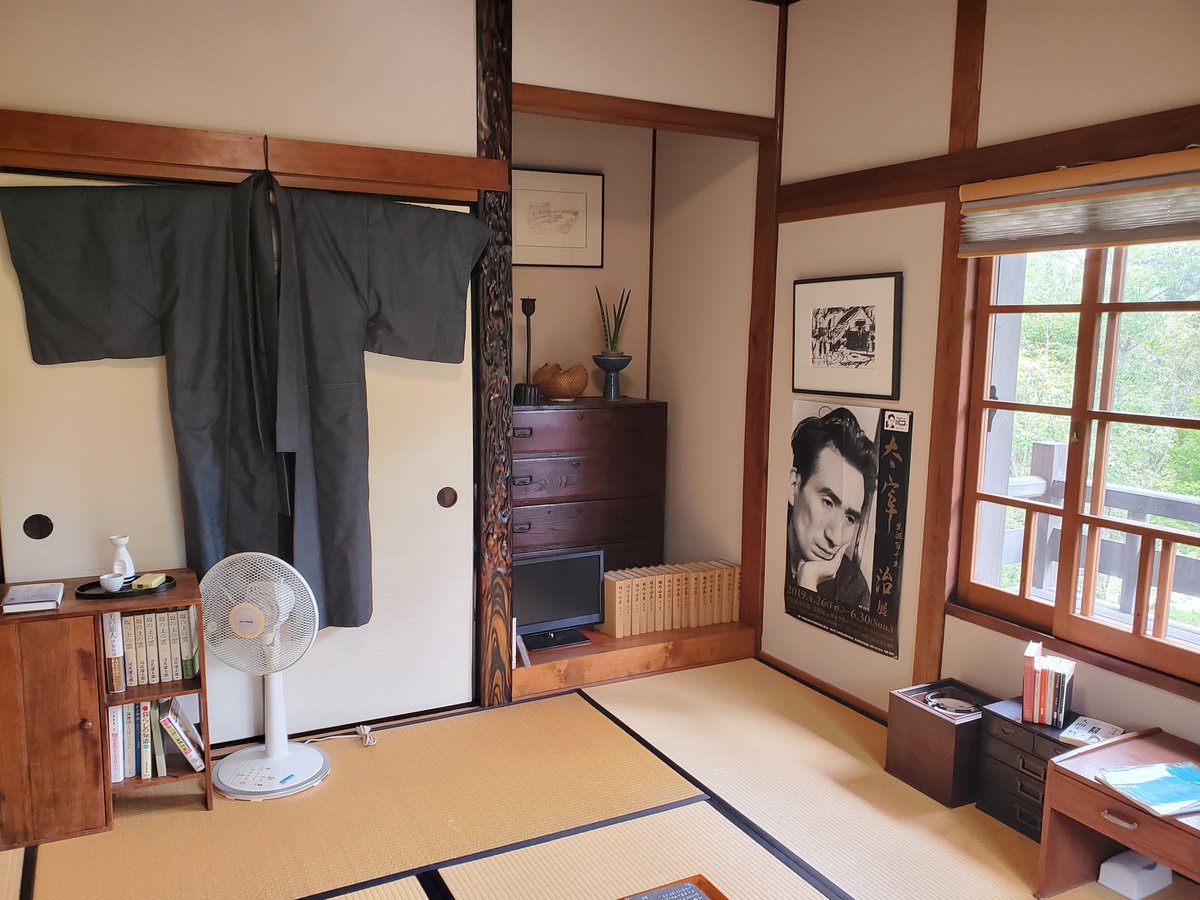 runrunmamachan's tweet photo. #太宰治の部屋 

太宰治が27歳の時
約７ヶ月暮らした部屋
「HUMAN LOST」を執筆

@bungaku_mori 
#ゆふいん文学の森 #碧雲荘
大分県由布市湯布院町川北1354-26 
TEL.0977-76-8171 

#humanlost人間失格 
#osamudazai 
#又吉直樹も 
#太宰作品
#다자이오사무 
#문학 
#인간실격 
#인간실격_다자이오사무 https://t.co/bZae9oJ4lk