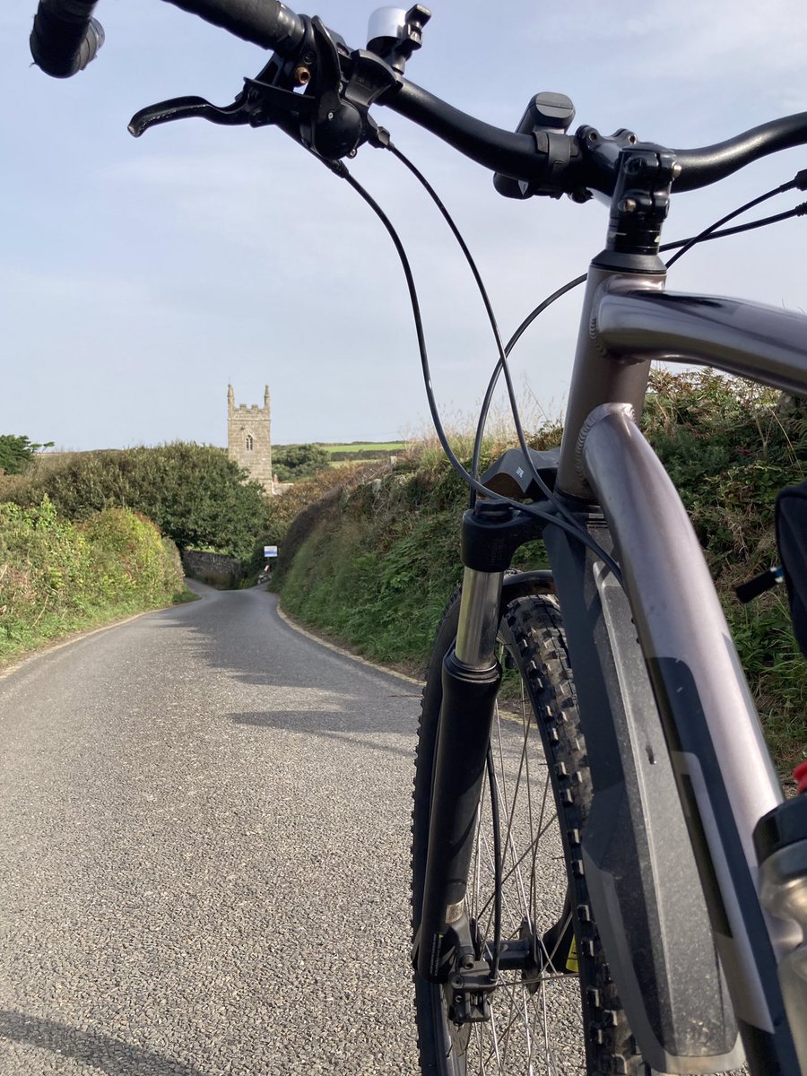 FeargalShiels's tweet photo. Nice quiet lanes again now that most of the holidaymakers have gone.
#StLevan #westcornwall #middleagedmanonabike #joyinsmallthings https://t.co/yhP47TaVnT