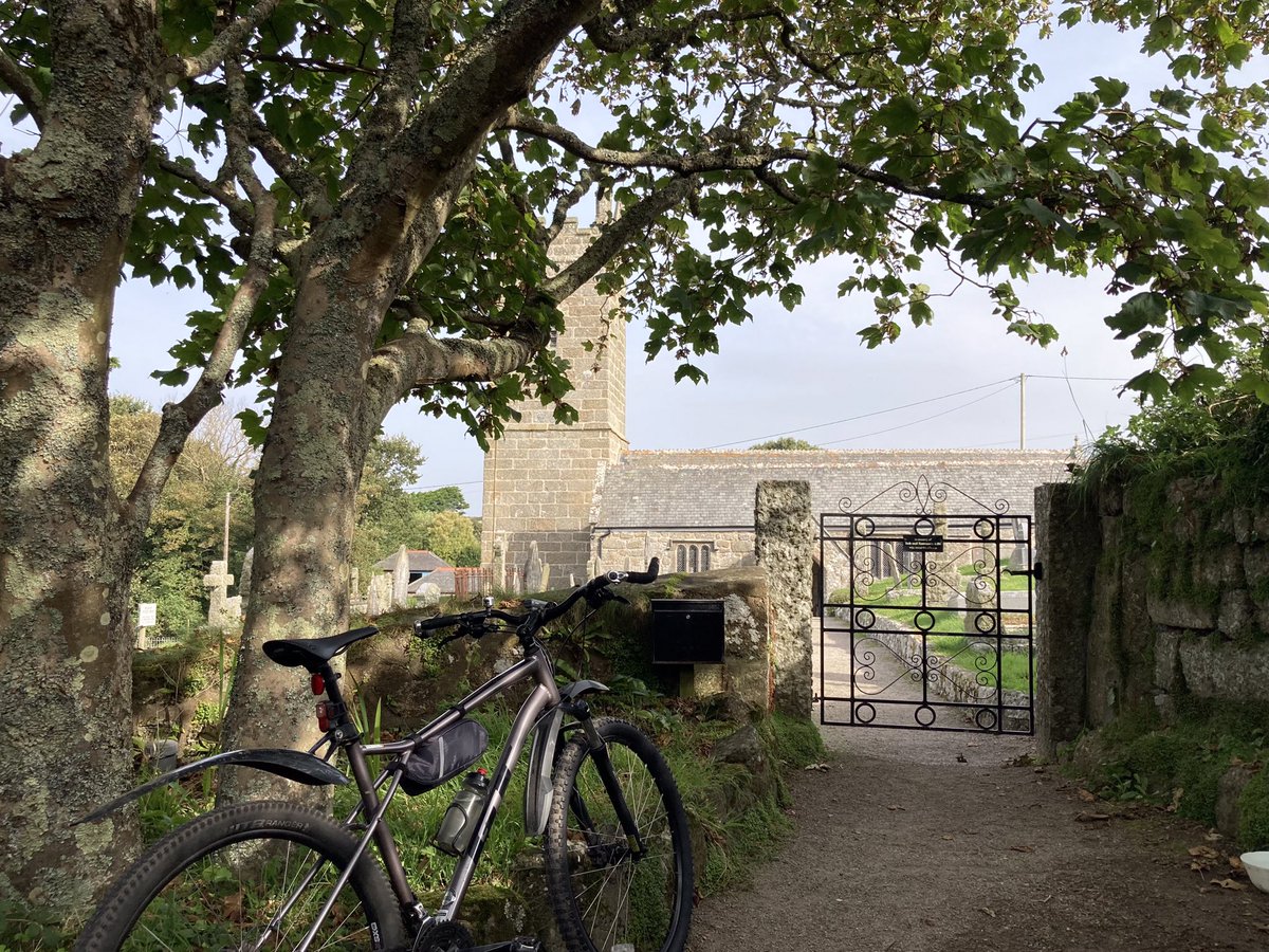 FeargalShiels's tweet photo. Nice quiet lanes again now that most of the holidaymakers have gone.
#StLevan #westcornwall #middleagedmanonabike #joyinsmallthings https://t.co/yhP47TaVnT