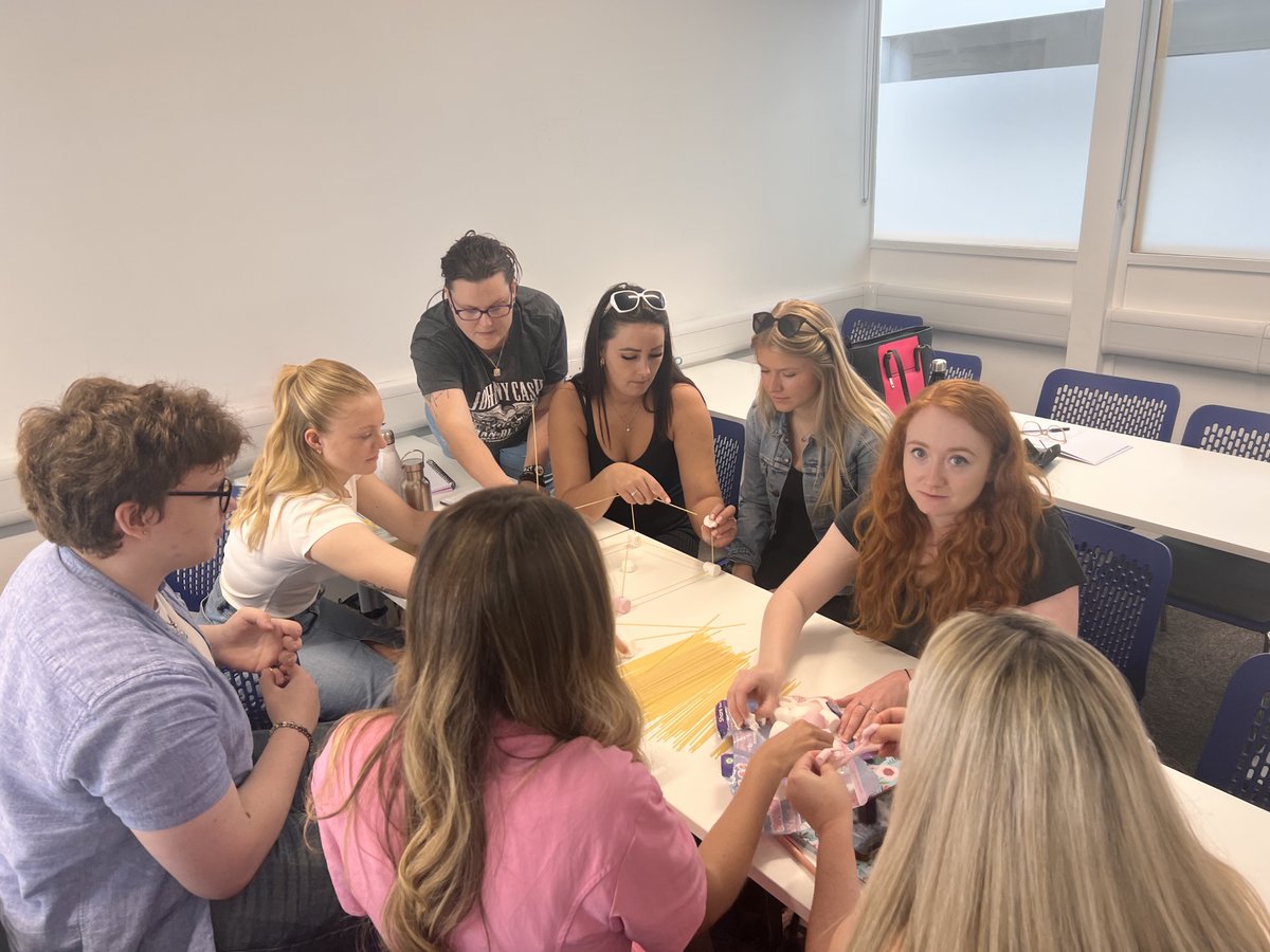 UoGNursingAssociates tweet media