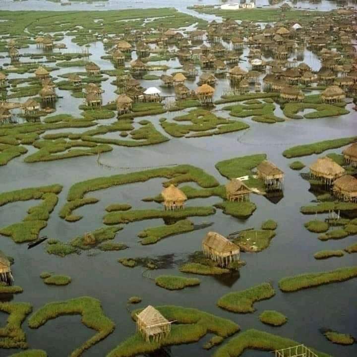 Benin Republic 🇧🇯 

Ganvie is a lake village in Benin Republic, ... lying in Lake Nokoué, near Cotonou. With a population of around 20,000 people, it is probably the largest lake village in Africa and is  very popular with tourists.

#BeautifulAfrica