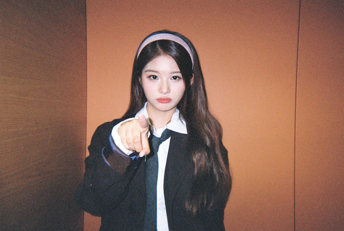 NMlXX_SULLYOON's tweet photo. [📸] #N_SNAP 🖤🩷
in MBC 쇼! #음악중심

#NMIXX #엔믹스 #エンミックス
#SULLYOON #설윤 #ソリュン https://t.co/FFHUT2sIZ6
