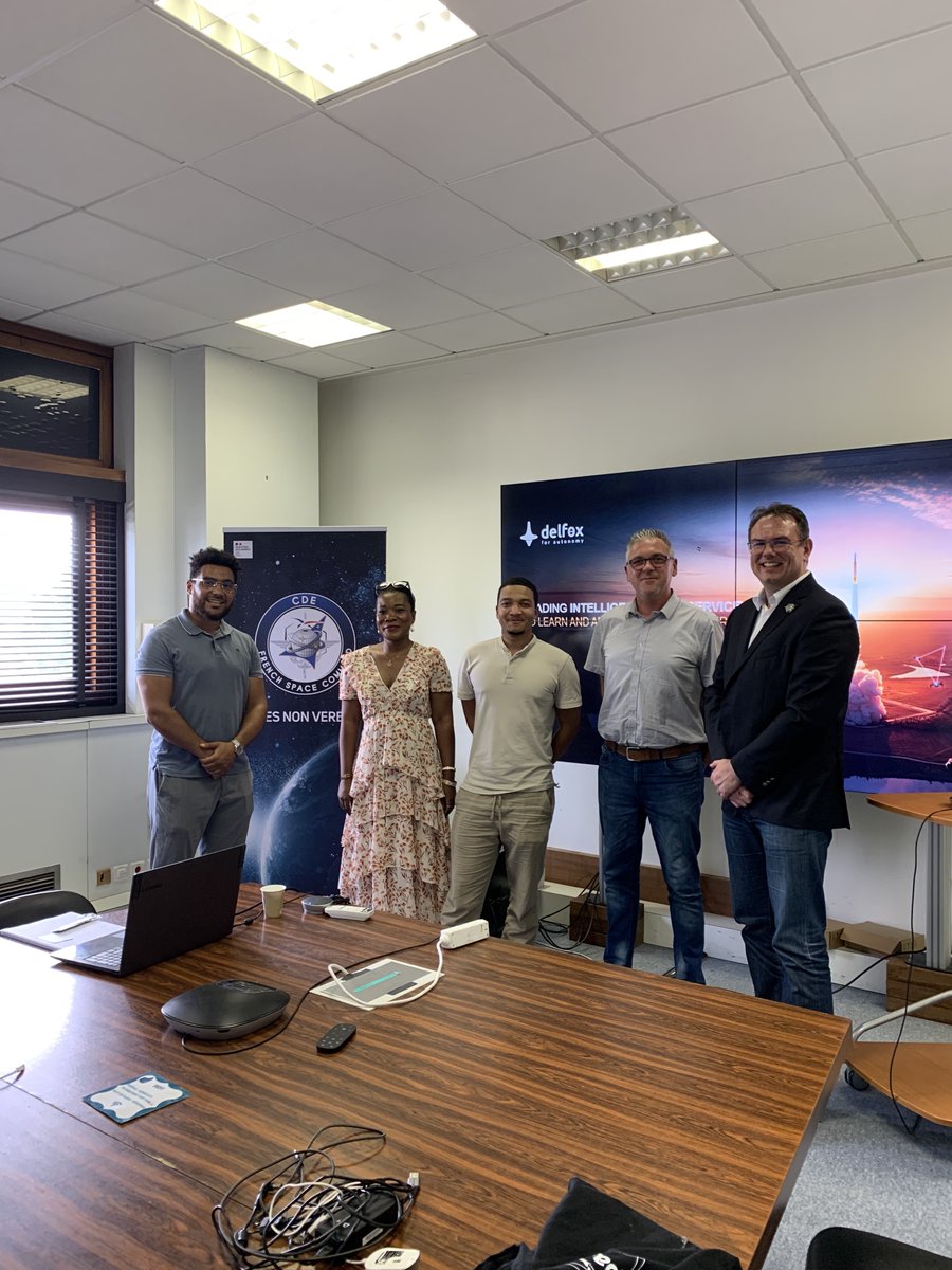 Bdx_Technowest's tweet photo. @Bdx_Technowest reçoit son partenaire Commandement de l'Espace @Armee_de_lair :
👉 échanges avec les #startups de la filière : Exploration Company, @delfox_net, @CmpComposites, @AerixSystems, @ThinkDeepAI, @TouchSensity, @HyPr_Space, @sylphaero, @sense4data, @ad_waibe https://t.co/3x9Zg70xGE