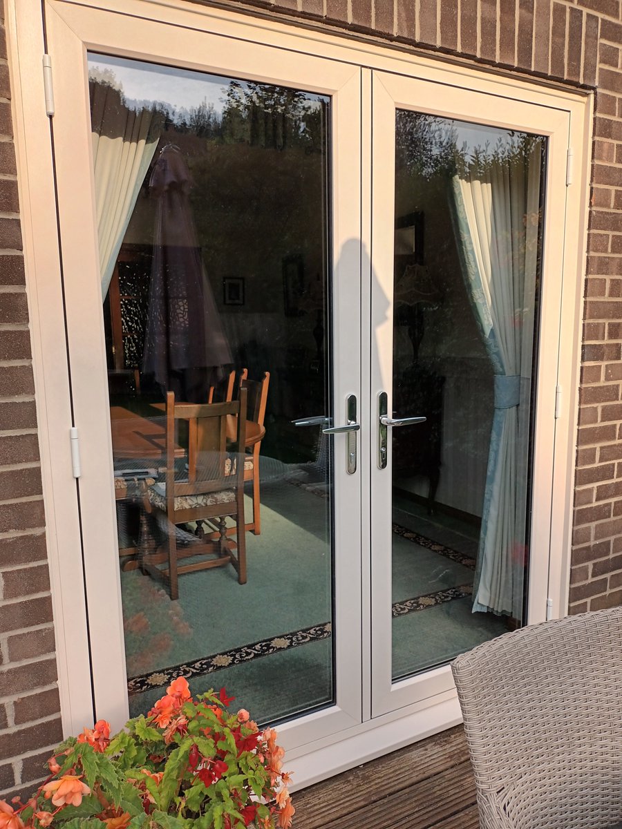 HadrianWindows's tweet image. #rehau Rio Flush Fit PVCu windows and French doors.
All manufactured in our Blaydon factory.  Clotted cream woodgrain inside and outside.