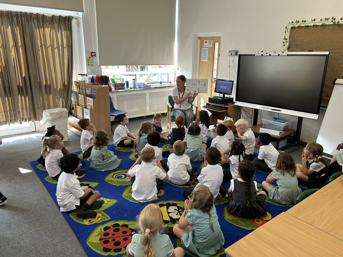 Hazel tree have had a lovely morning exploring their new classroom and are enjoying a story altogether before we go home.