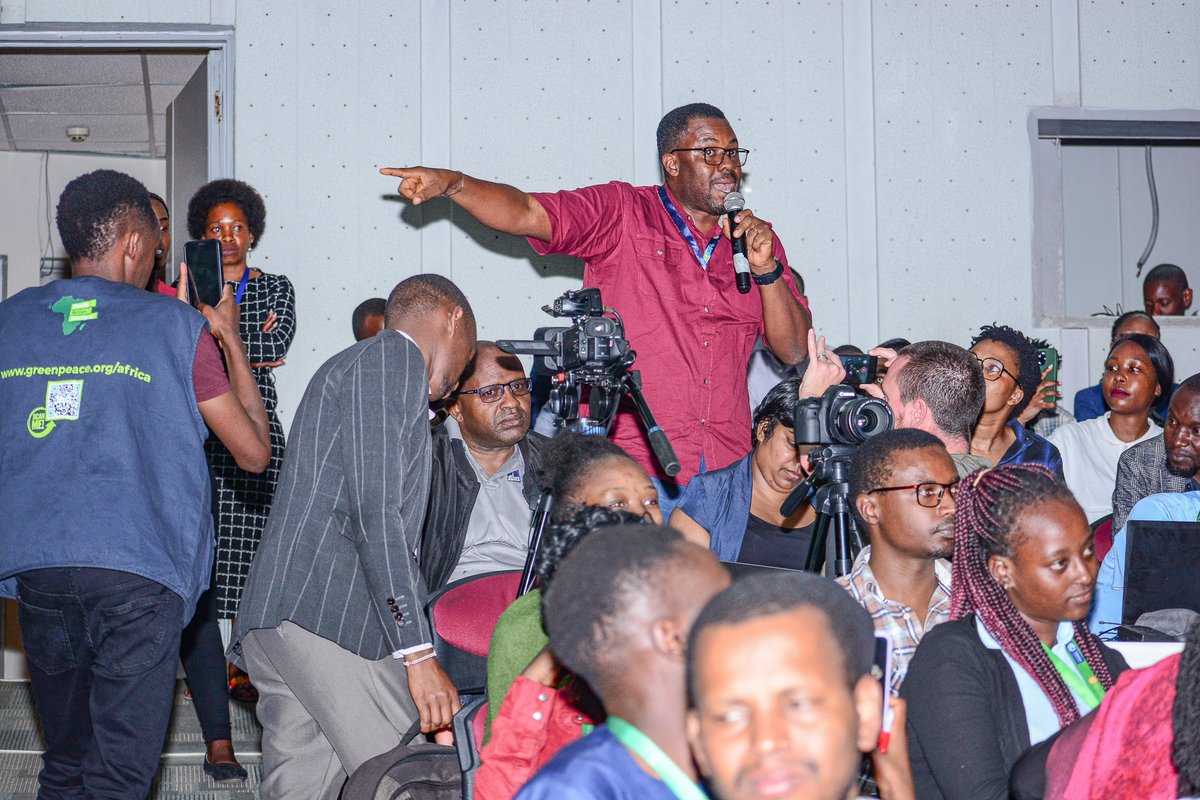 Africa Climate Summit missed the mark! 

Civil society voices concern over reliance on carbon markets and technology as solutions. 

Instead, they call for a just transition to 100% renewable energy, phasing out all fossil fuels, and prioritising Africa's interests.

🧵 [1/2]