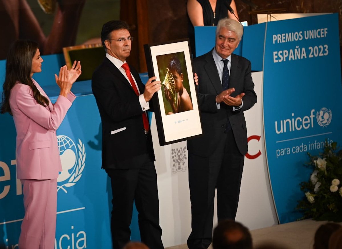 <a href="/delPinoE/">Eloísa del Pino</a> <a href="/unicef_es/">UNICEF España</a> <a href="/CienciaGob/">Ministerio de Ciencia, Innovación y Universidades</a> <a href="/CSICdivulga/">CSIC Divulga</a> Enhorabuena a los tres premiados: Ángel Arica, jefe del servicio de <a href="/congenitaslapaz/">Cardiopatías Congénitas La Paz</a>, la periodista Alexia Columba, y la activista afgana Shabana Basij-Rasikh #PremiosUNICEFespaña2023