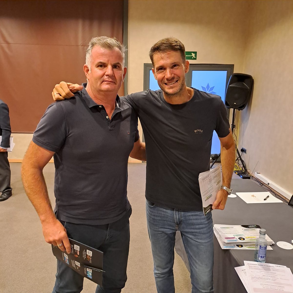 HelloEnglishRib's tweet photo. #EventoFusion // Conferencia de @LevelUPNegocios ayer en Valencia con @Pablocarce
Planificando formación y poniendo el foco en mejorar las habilidades como emprendedor y empresario #MejoraContinua #SoftSkills #Liderazgo #Emprrendedores #Empresarios https://t.co/S0lmiX7GGP