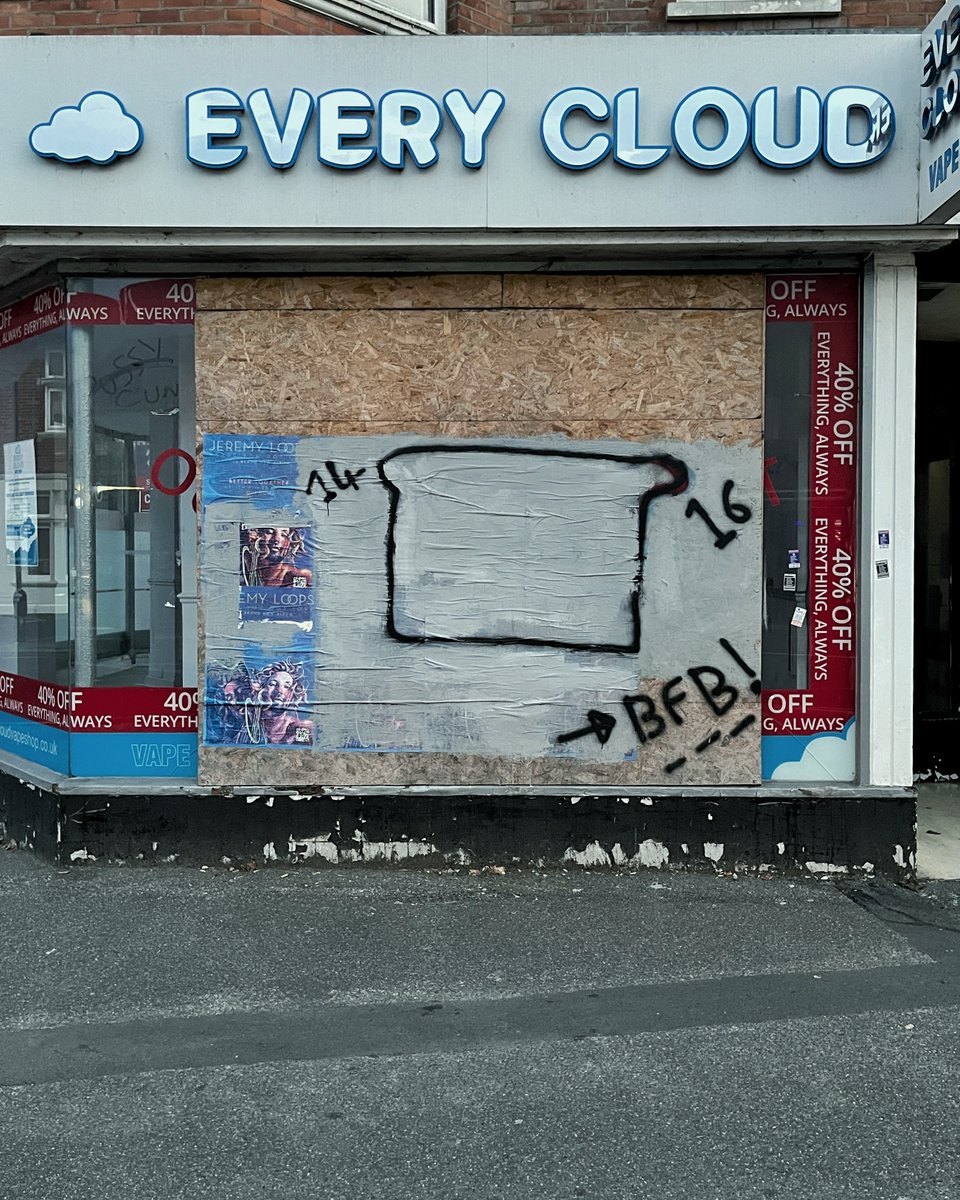 robinrichmond_1's tweet image. Seen better days #dusk on the #Boscombe #GoldenMile #ChristchurchRoad #suburbs #offseason #urbantopographics #documentingspace