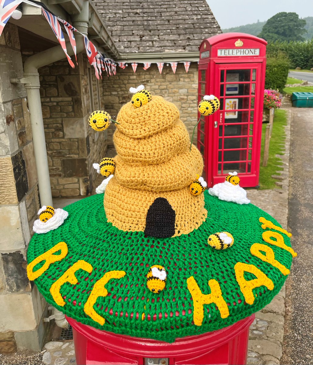 Don’t worry……Bee happy! The mysterious @barlickyarnfairies have been busy bees overnight working to deliver our unbee-lievable new post-box topper! Thank you very much, it's the bees-knees and is going to make so many visitors smile!