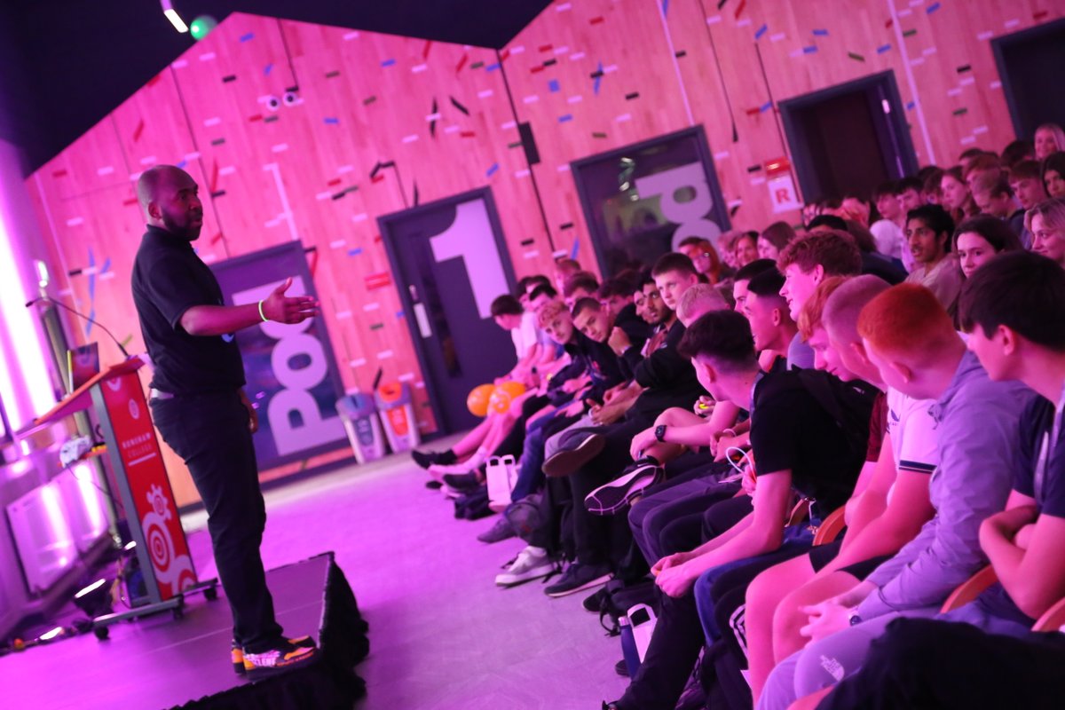 Runshaw College tweet media