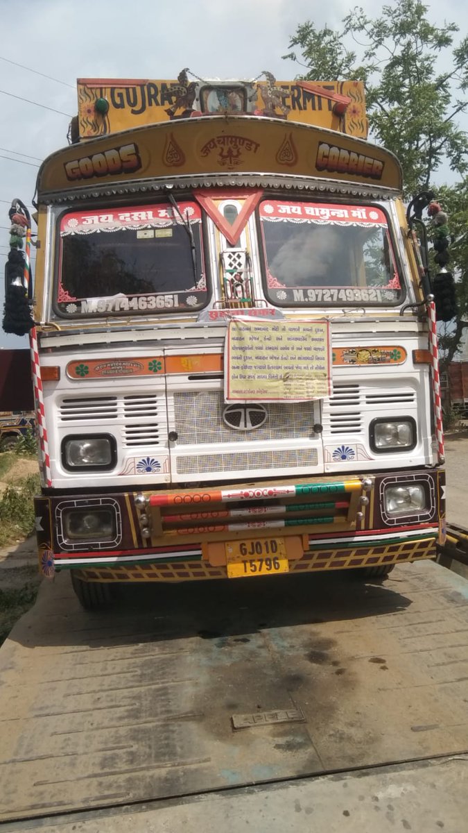 અમદાવાદમાં ઘોડકેમ્પ સ્થિત ગુ.રા.ના.પુ.નિગમના ગોડાઉન ખાતેથી સરકાર માન્ય વ્યા.ભા.દુકાનો સુધી NFSA લાભાર્થીઓને વિતરણ કરવા માટે સિંગ તેલ, ખાંડ તેમજ અનાજનો જથ્થો પહોંચાડવાની કામગીરી તહેવારના દિવસે પણ અવિરત ચાલુ છે<a href="/CMOGuj/">CMO Gujarat</a> <a href="/kunvarjibavalia/">Kunvarji Bavaliya</a> <a href="/rcmeenaias/">Ramesh Meena, IAS</a> <a href="/tmdholakia/">TUSHAR DHOLAKIA</a> <a href="/jyotijasvant/">Jasvant Jegoda, Sr. GAS</a>