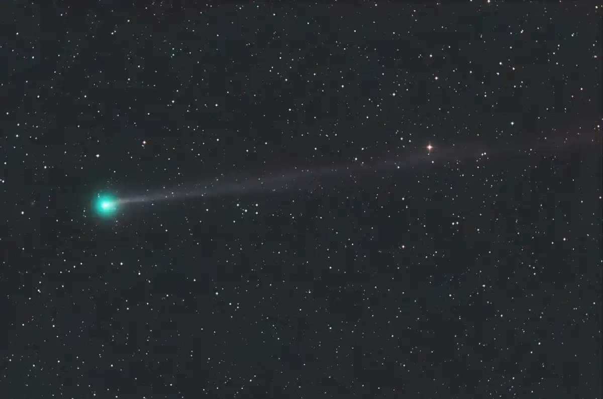 J_Cancho's tweet photo. El cometa Nishimura, recién descubierto, será apreciable a simple vista este fin de semana.
Los observadores del hemisferio norte tienen una oportunidad única (sólo se dará cada 437 años) de observar un cometa que alcanza su máxima visibilidad días después de ser identificado. https://t.co/1XdKMXIkj1