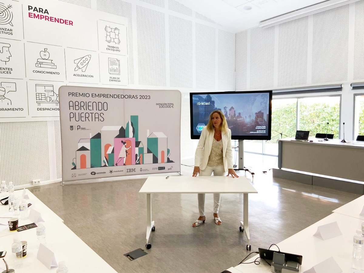 MadridEmprende's tweet photo. #ElevatorPitch del #PremioEmprendedoras #PE2023
Continuamos conociendo mejor los proyectos finalistas 👩‍🦰:
* We the root
* @dexva_community 
* @TuComex_Esp 
* @LeemonsEdtech https://t.co/Jl7eLgWmm1