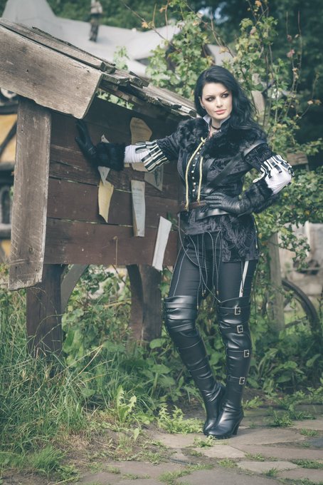 Good news everyone! My Yennefer set is going online this month! I still need to film the video, so it