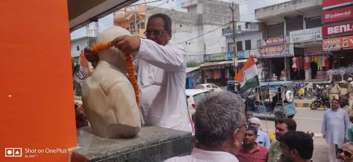 SamimKh18068318's tweet photo. आज भारत जोड़ो यात्रा का एक वर्ष पूर्ण होने पर जिला सिद्धार्थ नगर कांग्रेस कार्यालय से पूर्व सांसद मो मुकीम जी के अगवाई में पदयात्रा का विशाल आयोजन किया गया।
   @kharge @RahulGandhi @priyankagandhi @kashikirai @INCUttarPradesh https://t.co/598B4zygm7