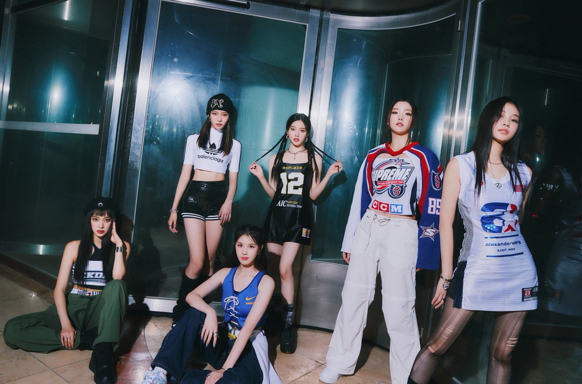 _Weeekly's tweet photo. [#위클리]                                    
Weeekly Digital Single [Good Day (Special Daileee)]
Concept Photo 3 #Weeekly

2023.09.12 12PM (KST)

#Good_Day #굿데이 https://t.co/ZxDsGy3GJ0