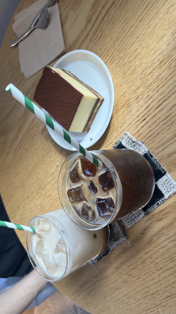 yookshu's tweet photo. ♡ 전포 페이버커피

커피가 정말 맛있다
티라미수는 더맛있음
입에서 살살 녹아잉 https://t.co/aOtXw6dG64