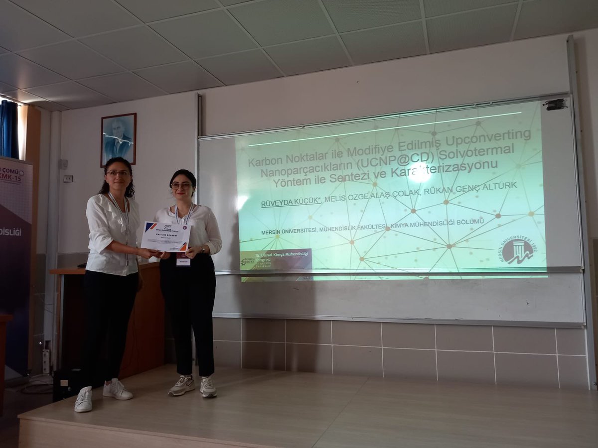 Grup üyelerimizden doktora öğrencimiz <a href="/Pinarkaracabey/">Pınar Karacabey</a> kozmetik alanındaki çalışmalarını, YL öğrencimiz @rüveydaküçük ise upconverting nanoparçacıklar alanındaki çalışmalarını #ukmk2023 (15. Ulusal Kimya Mühendisliği Kongresi)’de sundular. Kendilerini tebrik ederiz 👏🏻