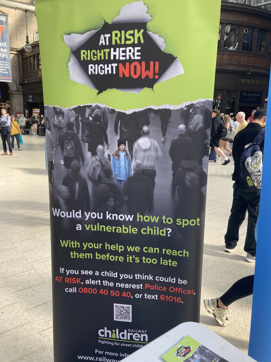 FrancescaMck's tweet photo. We’re here at Glasgow Central Station - come say hi! 

@NHS24 @SamaritansScot @ScotRail @networkrail @RailwyMission @RailwayChildren https://t.co/Ec0GRZnbqT