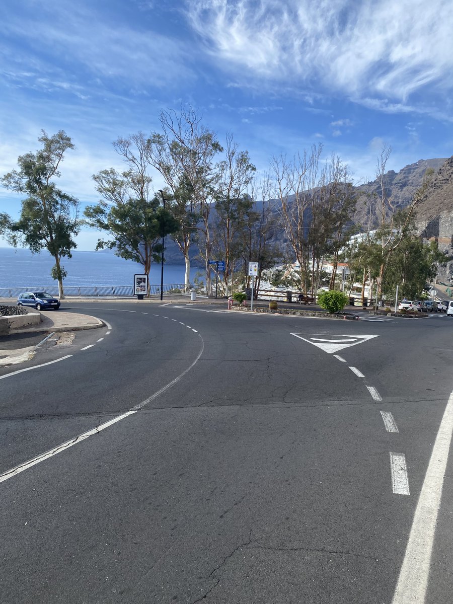 sunroof_inside's tweet photo. Here's how the roads look like during September in our beautiful Tenerife. Really beautiful, aren't they?

#EYE #EIW3 #erasmusforyoungentrepreneurs #beautiful #Tenerife #images https://t.co/ar6ngnnLtb