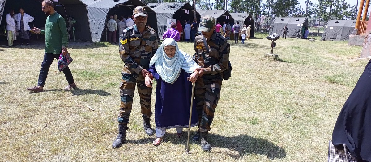 #Indianarmy #healingtouch in #Downtown #Srinagar. 
#MedicalCamp at AALI MASJID , Eidgah with Wakf Board & Directorate of Health J&K, Shehjar Deaddiction, Holistic Pain , Metro Zone Health, Kashmir speaks, ASG and Max Hospital. 640 #PatientCare #today
#Nayakashmir 
#peaceinkashmir