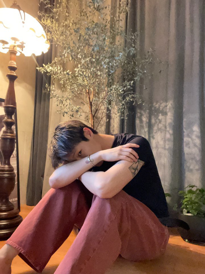 chowoodzfan's tweet photo. 이날 너무 좋음 건조해 보일 때 가장 자극적임 https://t.co/LTx0CGk0Bz
