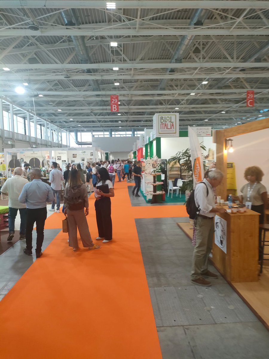 SANATECH6's tweet photo. Mattinata ricca di #workshop e #convegni nella prima giornata di Sanatech

✅ Spazio a due workshop sulla pasta e il grano duro a cura di Roberto Ranieri e poi all’incontro organizzato da ATBio riguardo al regolamento UE 2018/848

Ecco le prime immagini ⤵ https://t.co/qPkt2G1RC0