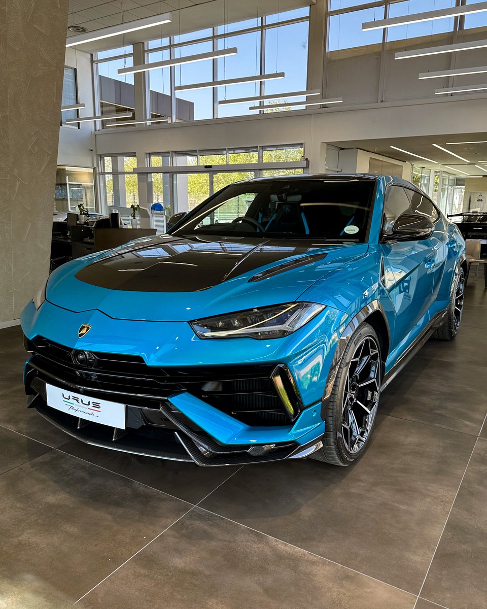 This is quite easily our favourite Lamborghini Urus Performante in