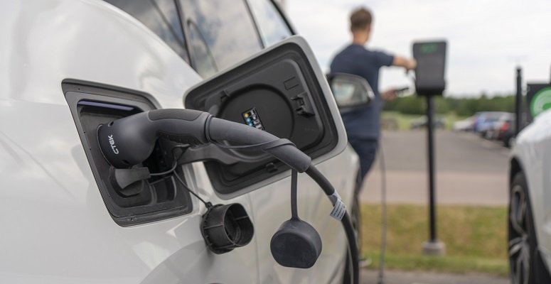 Businesses that install Electric Vehicle (EV) charging in their car parking could recoup their investment in less than a year and enjoy profits in year two and beyond. 

buff.ly/3QpjFKM
