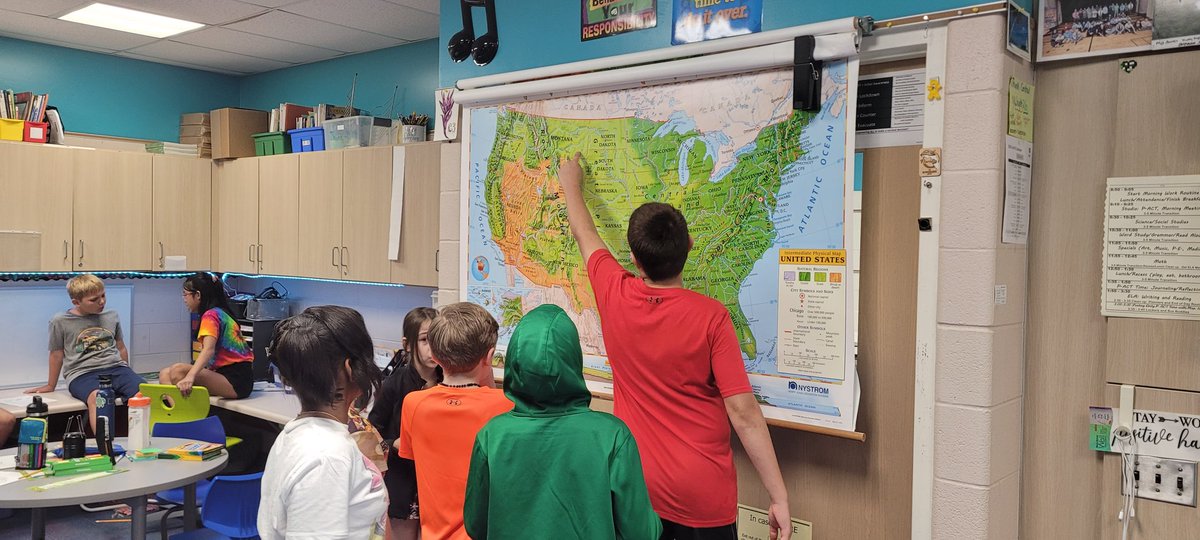 wrightnl's tweet photo. Check out the WrightNotes' intense engagement during Wednesday's social studies and math @OrionOaksElem.  #AlwaysLakeOrion https://t.co/2IVCRjZgLF